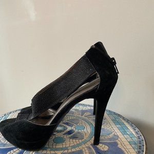 Peep Toe Black Pump